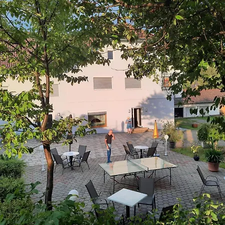Πανσιόν Golf-pension Plautz 3*